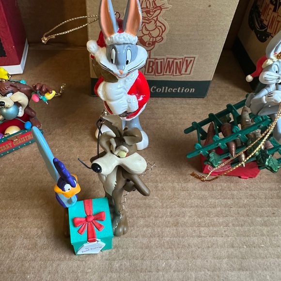 Warner Bros. Looney Tunes Holiday Ornaments Set - Multicolor - Picture 3 of 5